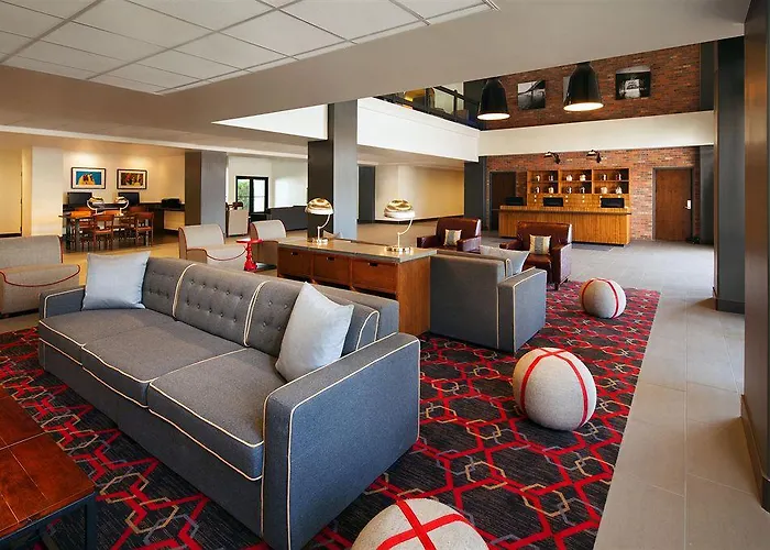 Four Points By Sheraton South Mountain 4*