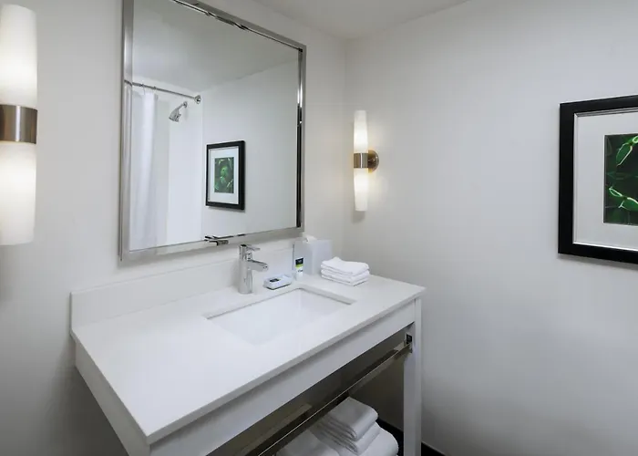 Four Points By Sheraton South Mountain Hotel 4*