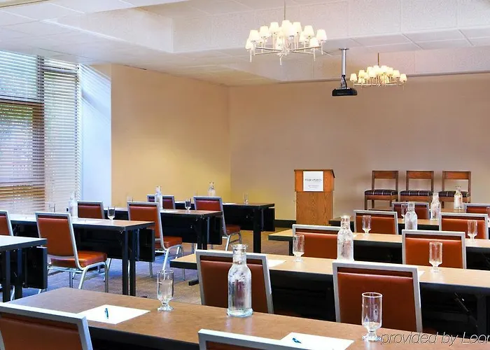 Four Points By Sheraton South Mountain Hotel 4*