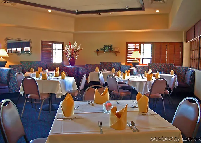 Four Points By Sheraton South Mountain Hotel 4*