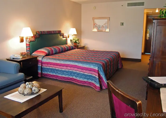 Hotel Four Points By Sheraton South Mountain 4*